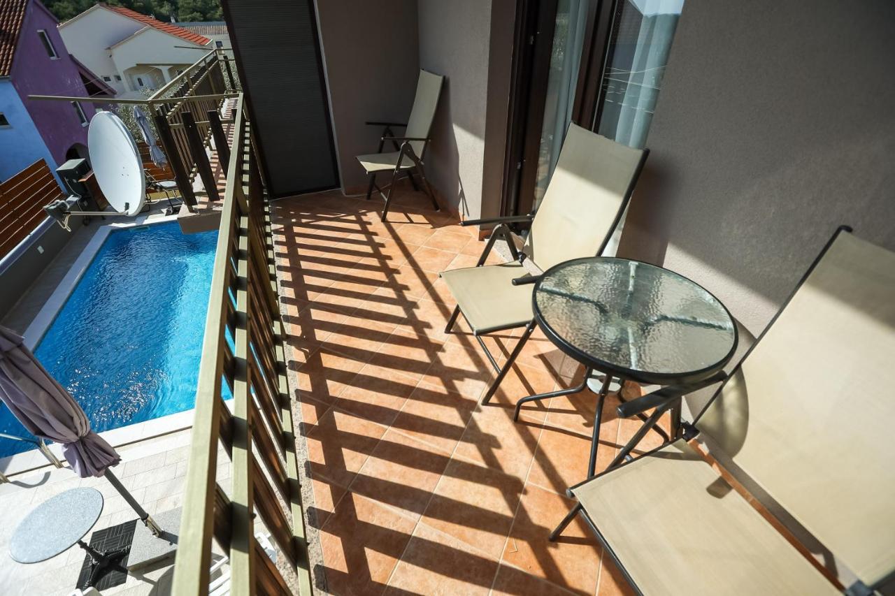 Pool Apartments Julia ザダル エクステリア 写真