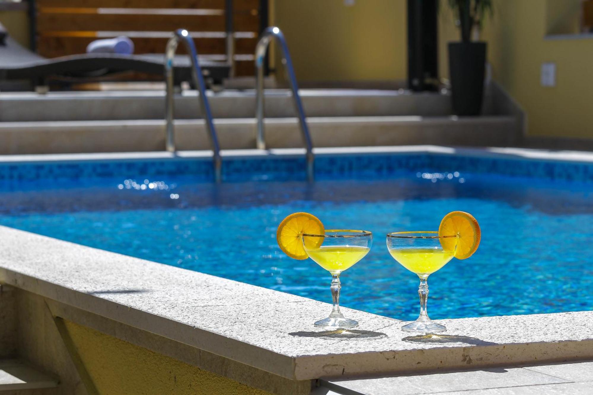 Pool Apartments Julia ザダル エクステリア 写真