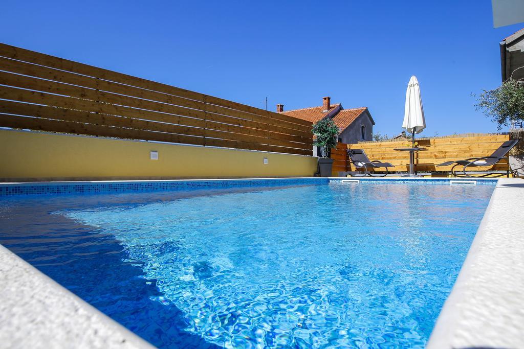 Pool Apartments Julia ザダル エクステリア 写真