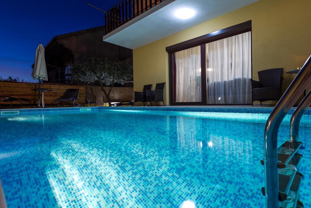 Pool Apartments Julia ザダル エクステリア 写真