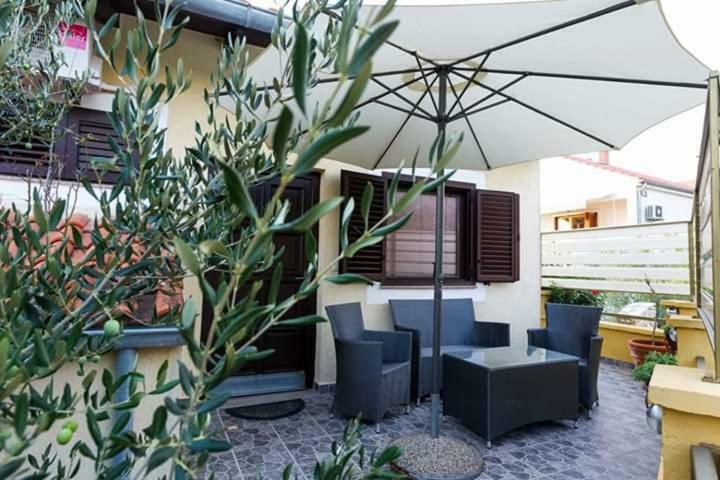 Pool Apartments Julia ザダル エクステリア 写真